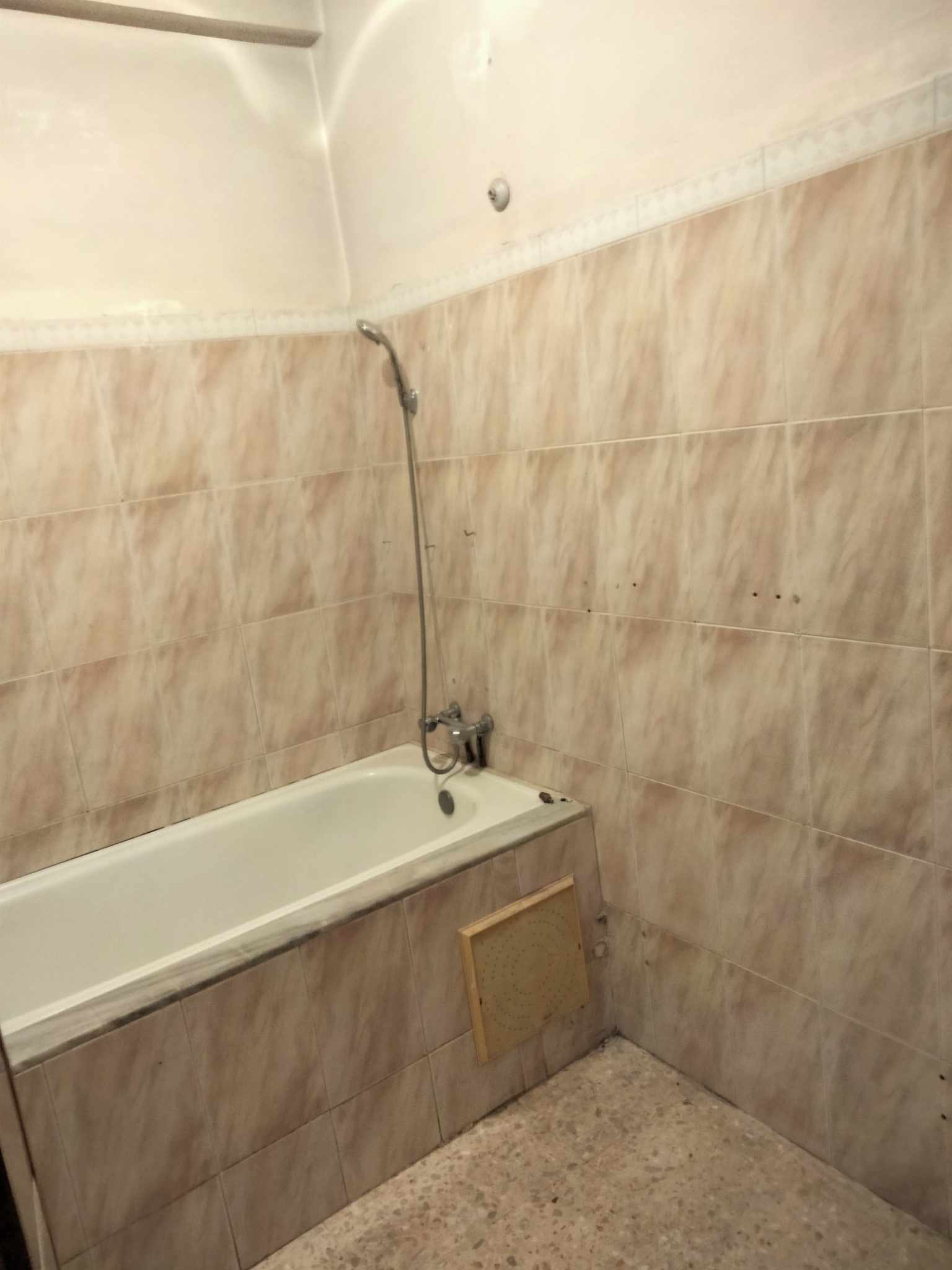 Tizi Ouzou Tizi Ouzou Location Appart. 4 pices Appartement  f4
