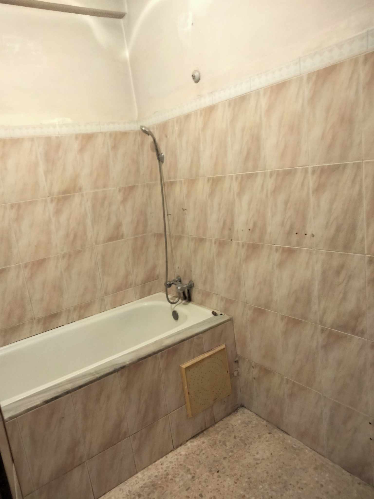 Tizi Ouzou Tizi Ouzou Location Appart. 4 pices Appartement  f4